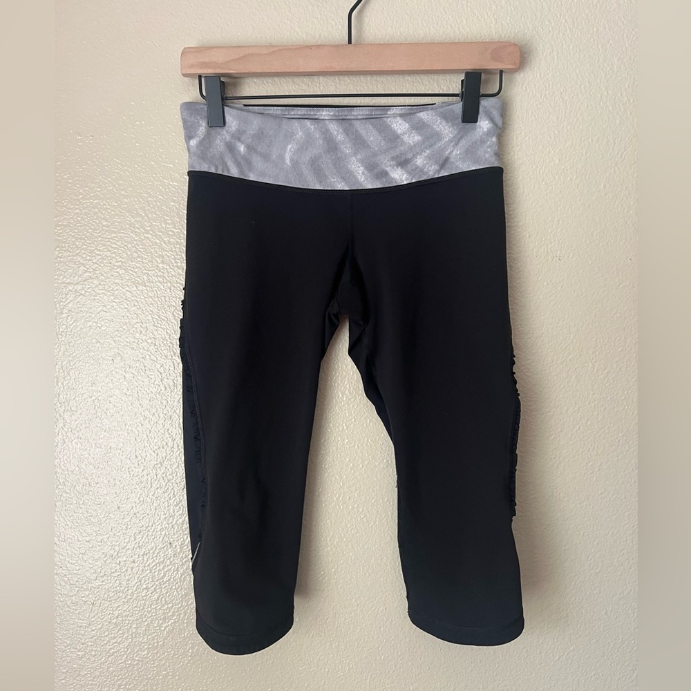 LULULEMON Ruffle‎ Crop Leggings